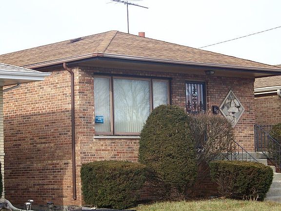 4th image of 658 Hoxie Ave