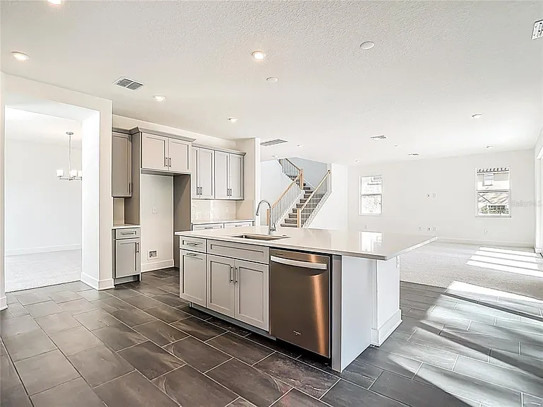 410 S West Shore Blvd — Photo 16