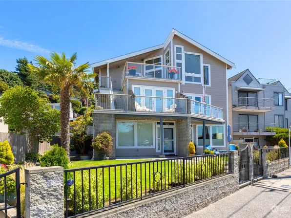 3714 Beach Drive SW #3, Seattle, WA 98116