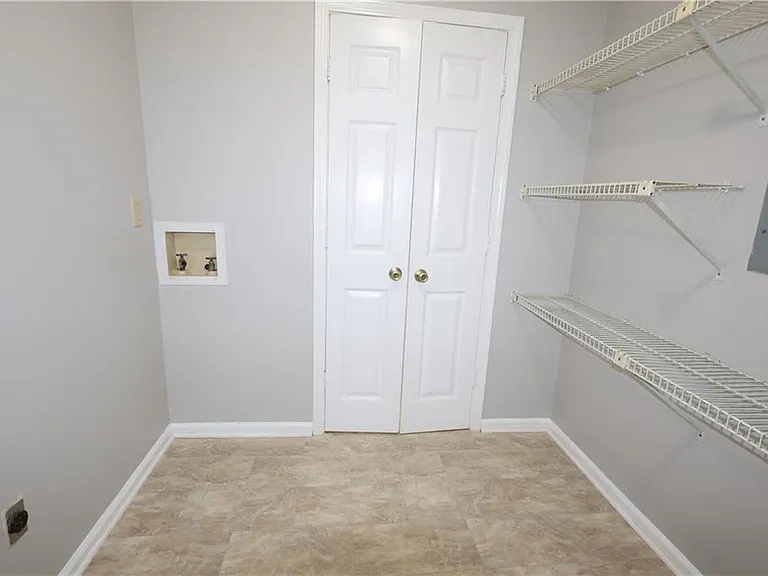1359 Oakengate Dr — Photo 10