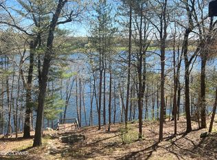 129 Waterview Dr, Hawley, PA 18428