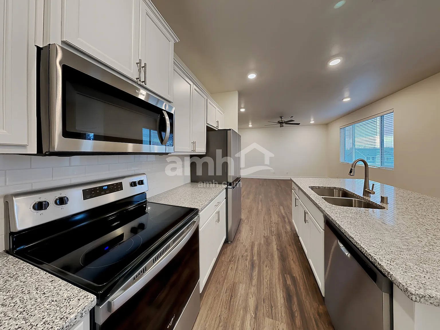 3 bed, 2.5 bath, 1697 sqft, $2,950 — Photo 3