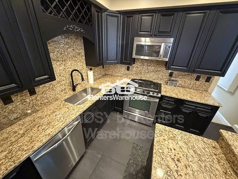 4 bed, 3.5 bath, 2800 sqft, $2,400 — Photo 3