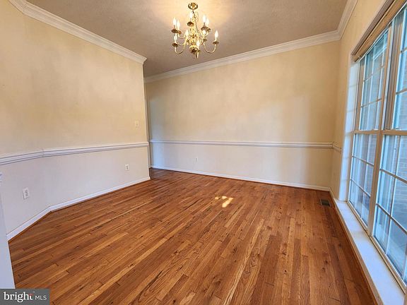 5th image of 312 Taylor St