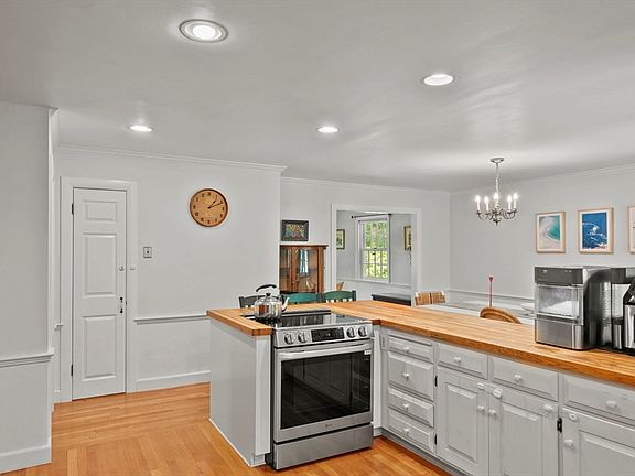 5th image of 55 Fox Run Rd