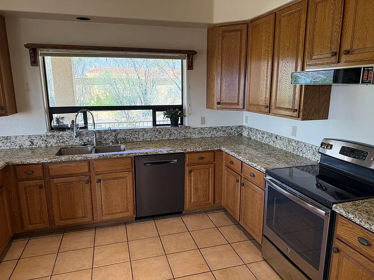 6141 N Paseo Zaldivar — Photo 11