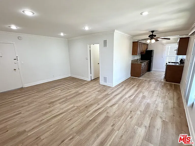 1215 N Hayworth Ave #203 — Photo 2