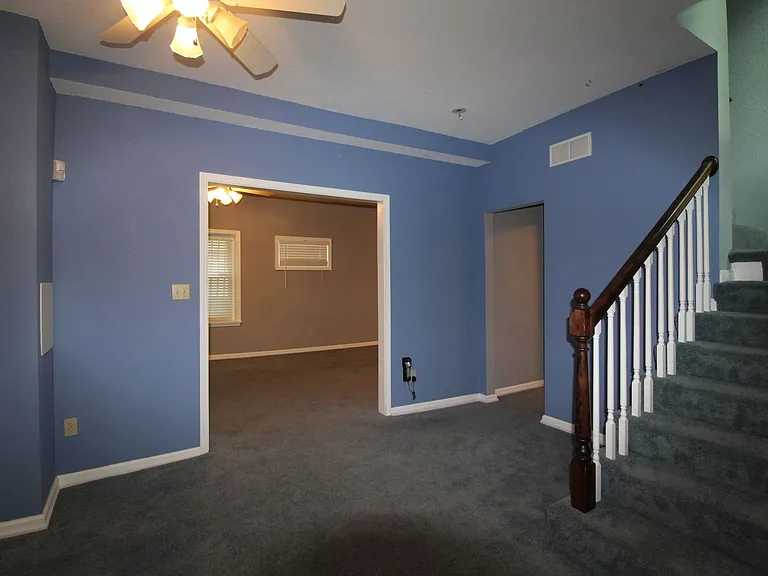 3215 Charlotte St — Photo 17