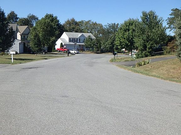 4th image of 29 Skyline Ct