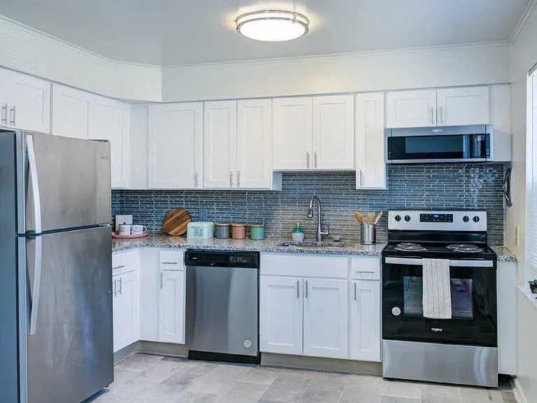 Eatoncrest Apartment Homes — Photo 1