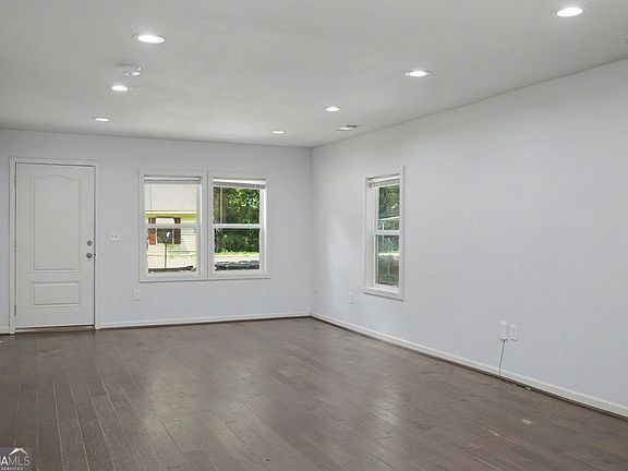 3rd image of 313 Walker Dr