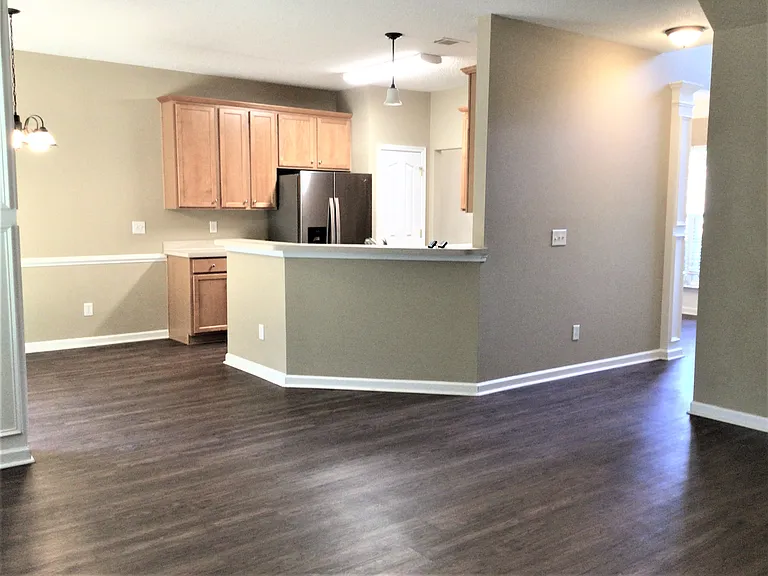 324 Highgate Cir — Photo 6