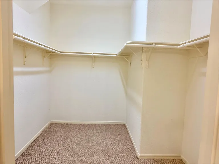 3723 Tumbling Falls Dr — Photo 17