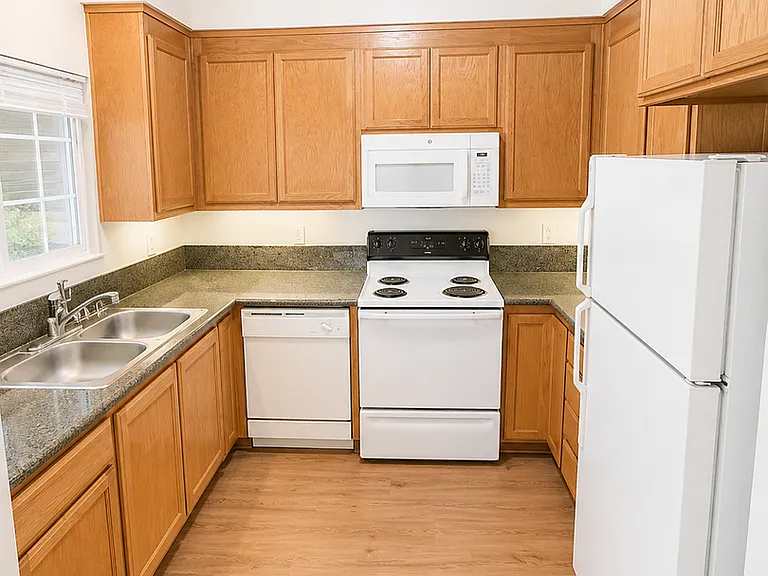 Hartford Square Apartments — Photo 12