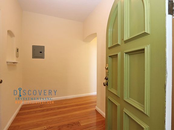 3rd image of 2551 Ivy Dr #402