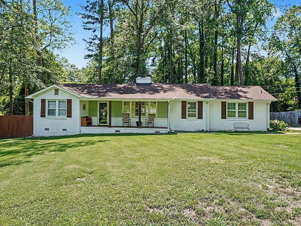 1st image of 120 Carlton Dr
