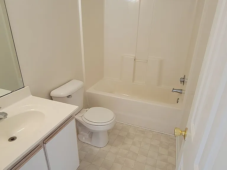 106 Pinegrove Ct — Photo 25