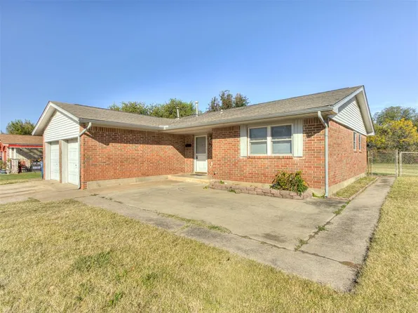 921 Meadowgreen Dr, Midwest City, OK 73110