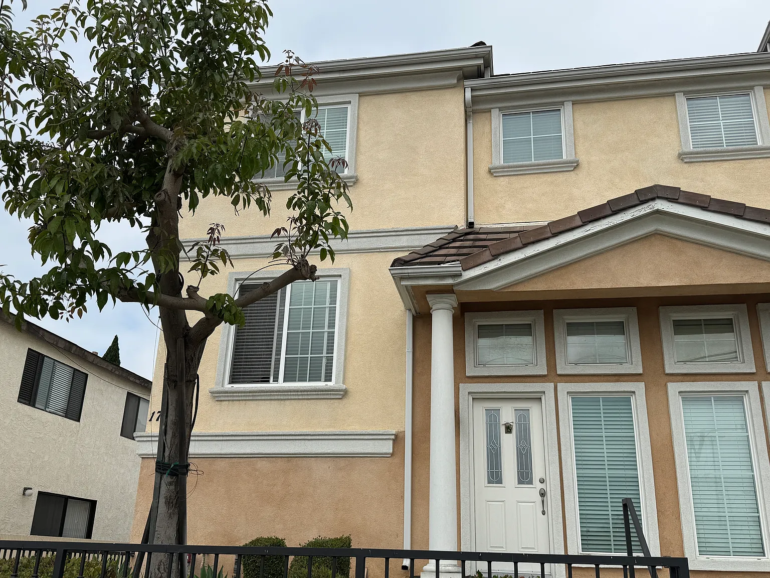 3 bed, 2.5 bath, 1280 sqft, $3,600 — Photo 2