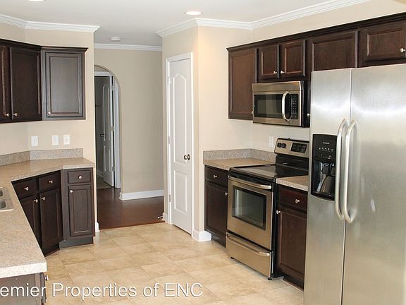 4th image of 305 Landing Ln