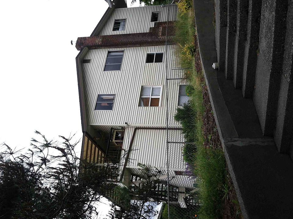2nd image of 8266 Lake City Way NE
