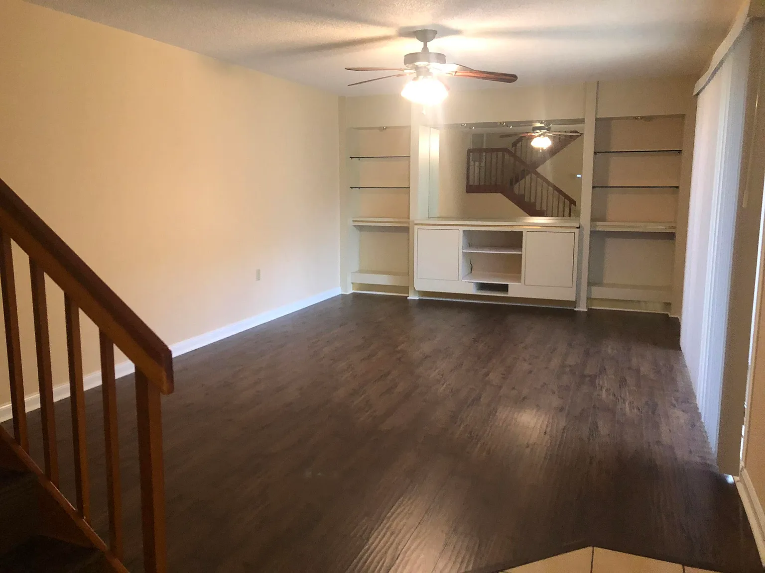 2 bed, 2.5 bath, 1236 sqft, $2,200 — Photo 2