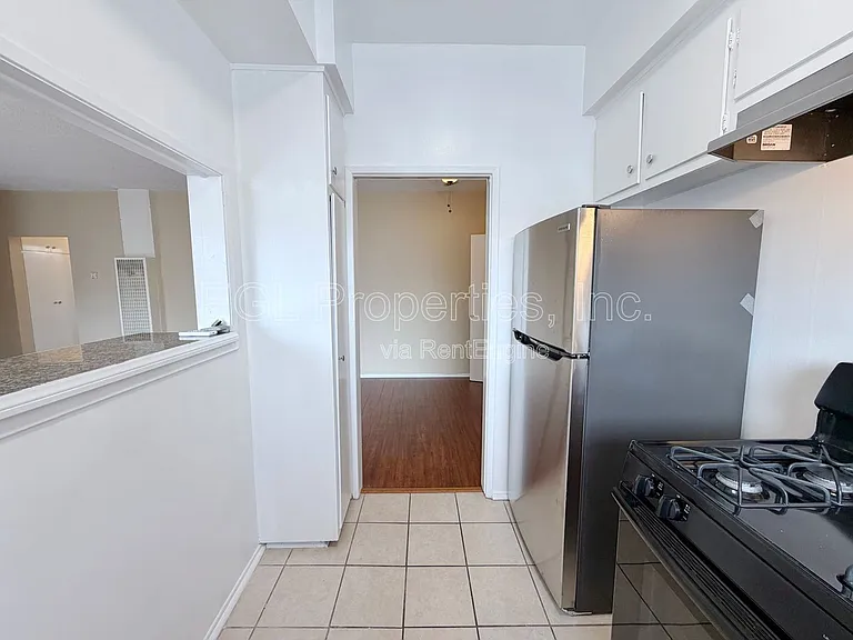 1006 N Orange Grove Ave #7 — Photo 7