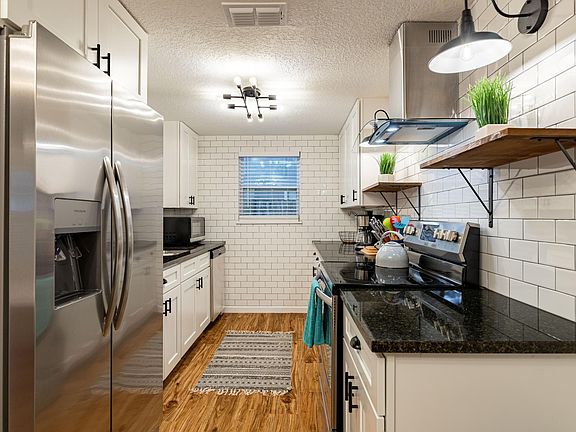 5th image of 3616 College Pl #2