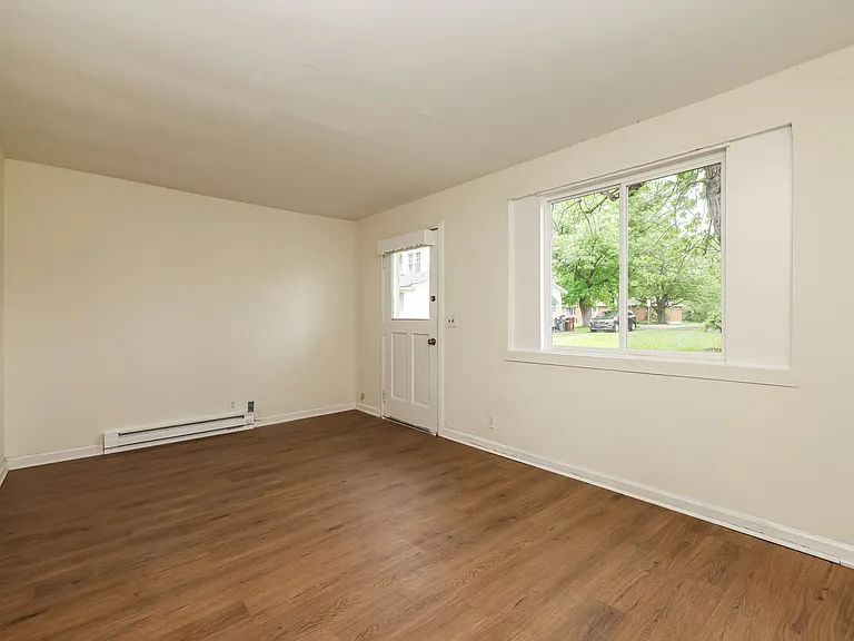 132 Burgess Ave — Photo 5