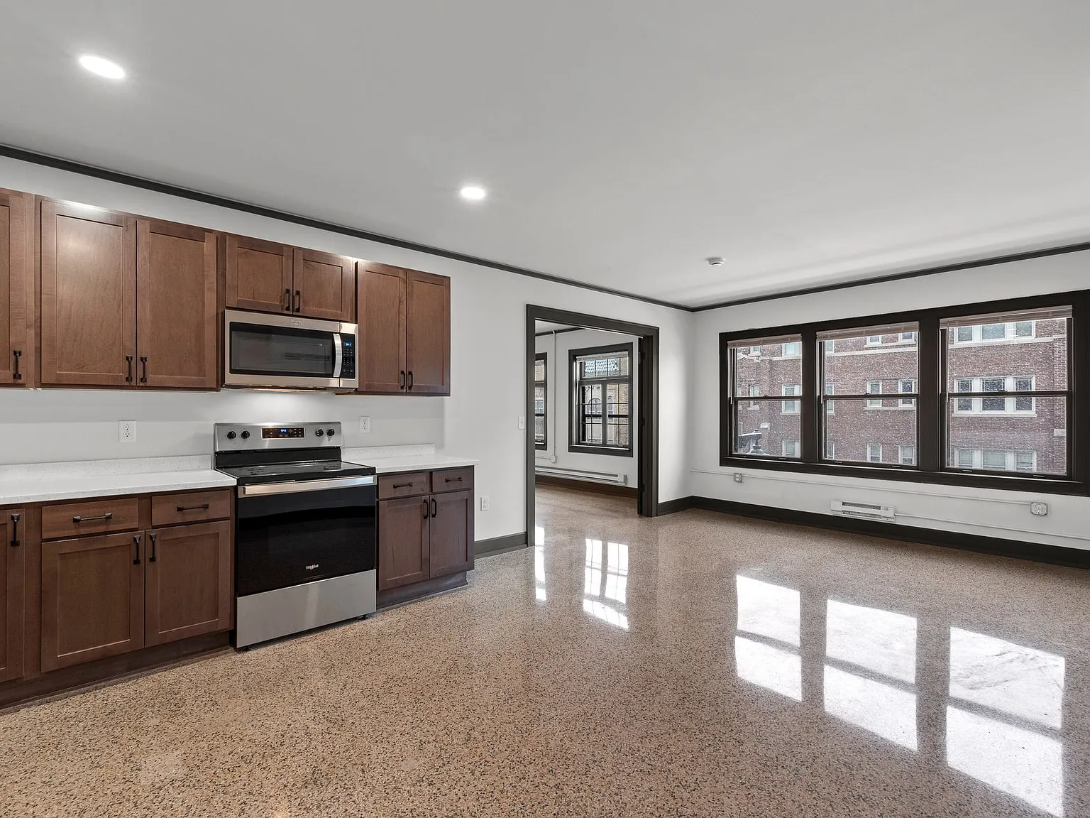 Concordia 27 Apartments - Free 1G Internet & Parking — Photo 3
