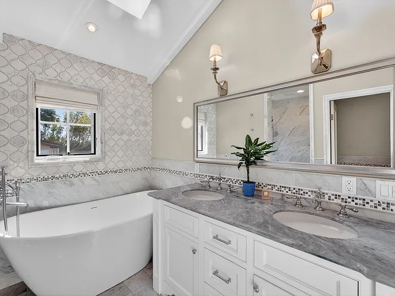405 Blumont St — Photo 13