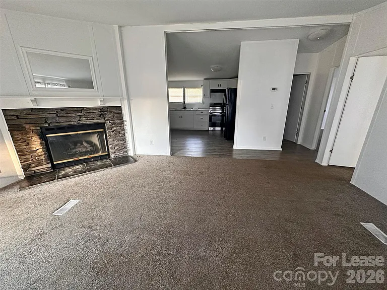 1844 Drew Dr — Photo 2
