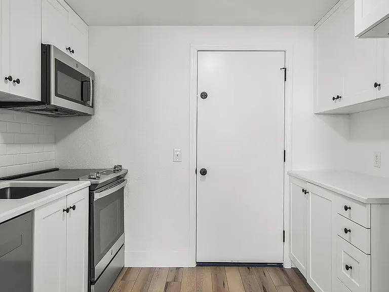 1037 1/2 Litch Ct — Photo 11