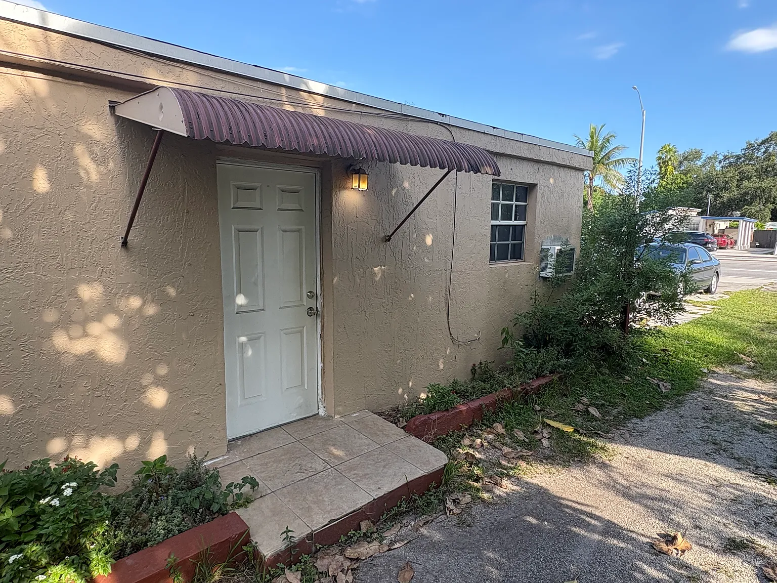 Studio, 300 sqft, $1,400 — Photo 2