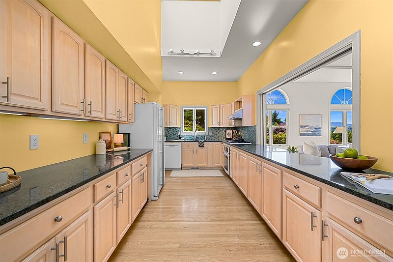 5th image of 4355 Gooding Avenue