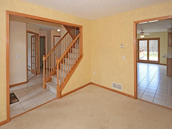 5th image of 34872 Shawn Dr