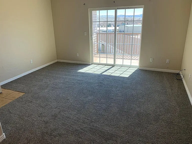 3 bed, 1200 sqft, $1,100 — Photo 4
