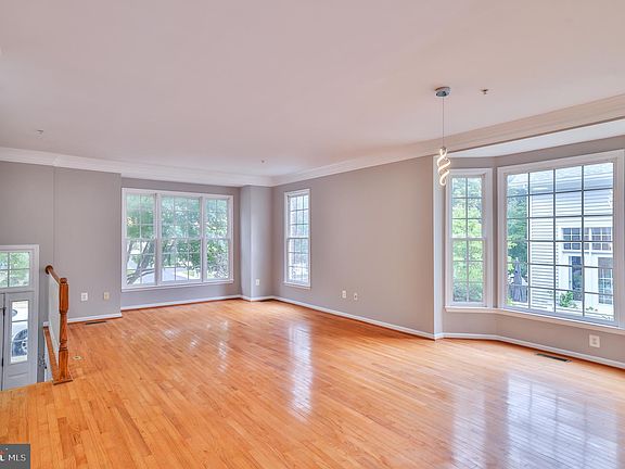 2nd image of 1004 Pleasant Dr