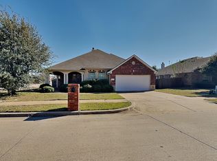 1 Beechcreek Dr, Edgecliff Village, TX 76134