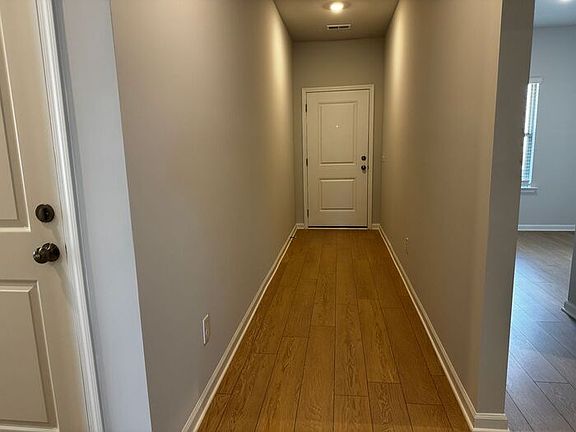 4th image of 144 Whitner Dr