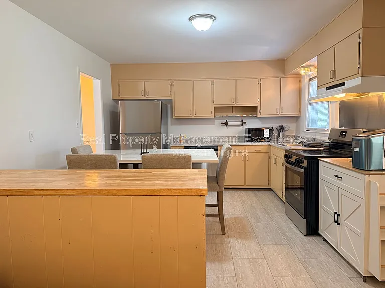 120 E Rowan St — Photo 9