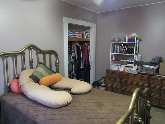 3rd image of 202 Vine St