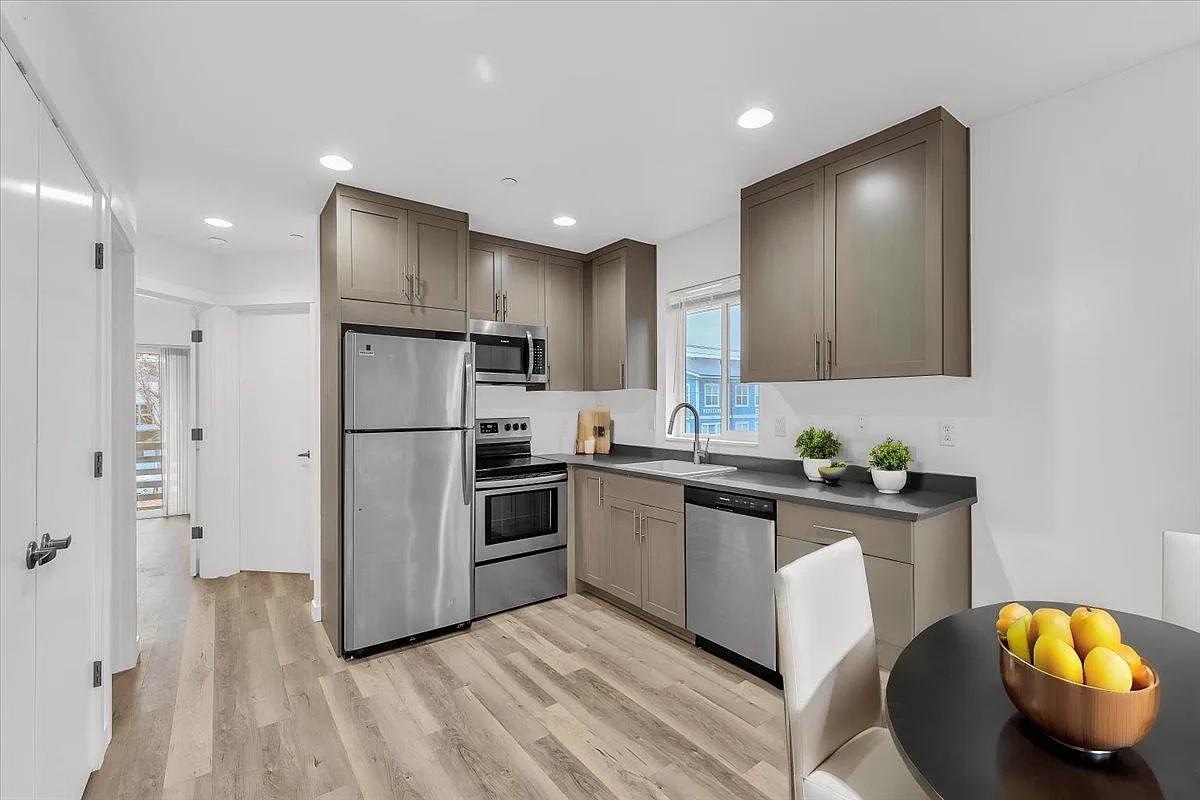 Building Photo - 33730 E Columbia Ave #127