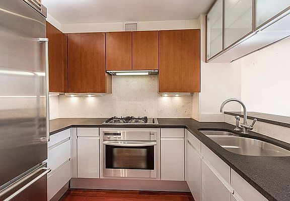 4th image of 300 E 55th St APT 6F