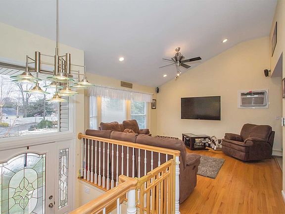 2nd image of 14A Somerset Ave