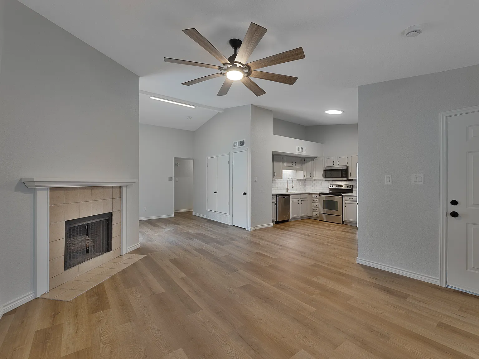 6800 Elliot Ct — Photo 4