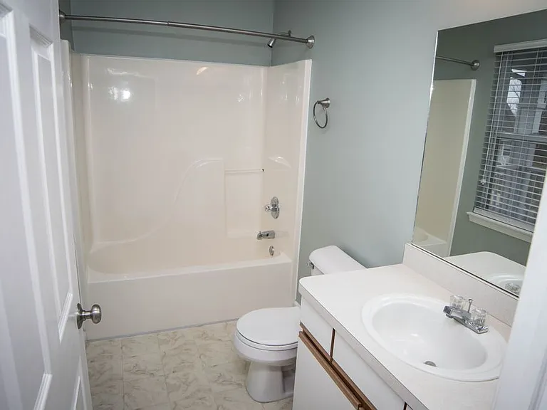 484 Waverly Cmns — Photo 8