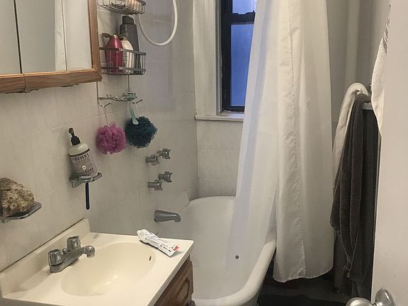 3rd image of 3040 32nd St APT 2