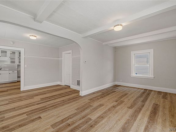 5th image of 469 Hinman Ave