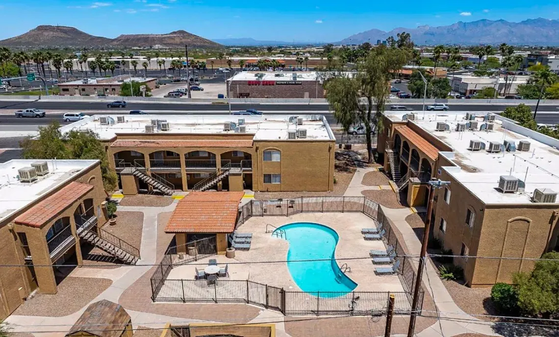 Santa Cruz Apartments - Studios, 1 Bedroom and 2 Bedrooms with Pool! — Photo 1